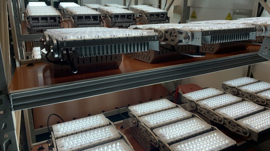 MFL-G-A flood light aging test