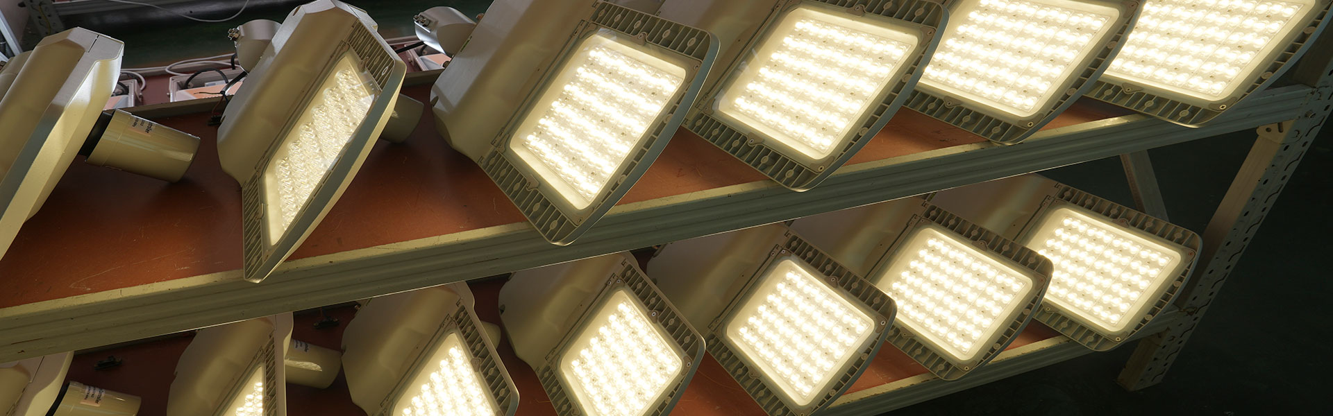 https://www.mic-led.com/wp-content/uploads/2025/05/1920x600-F-street-light.jpg