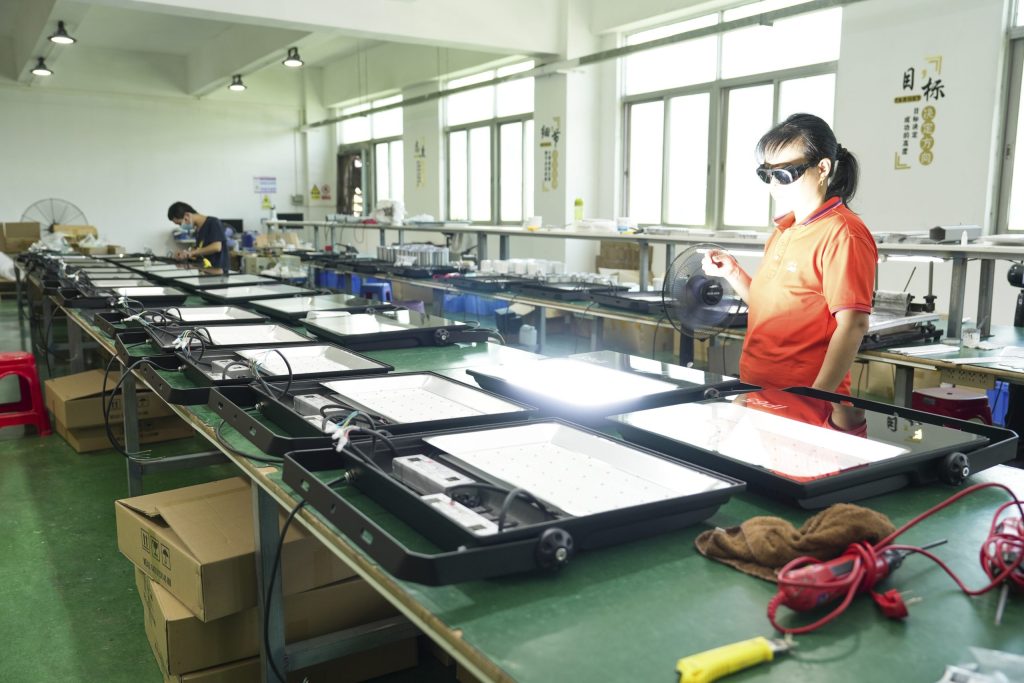 MFL-S floodlight production line is under quality inspection