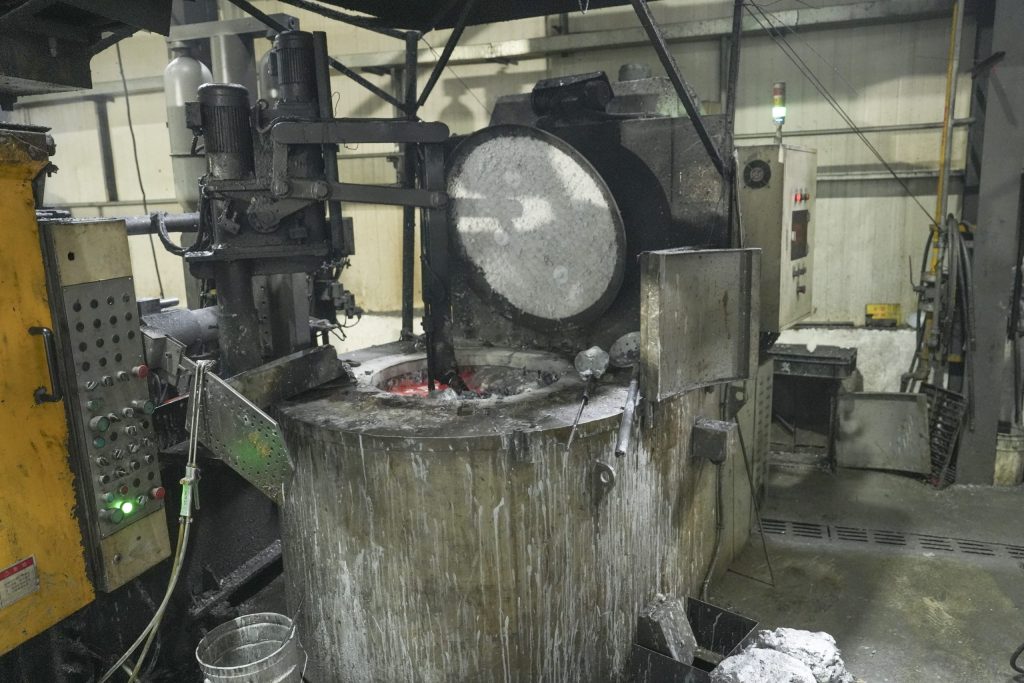Melted aluminum ingots