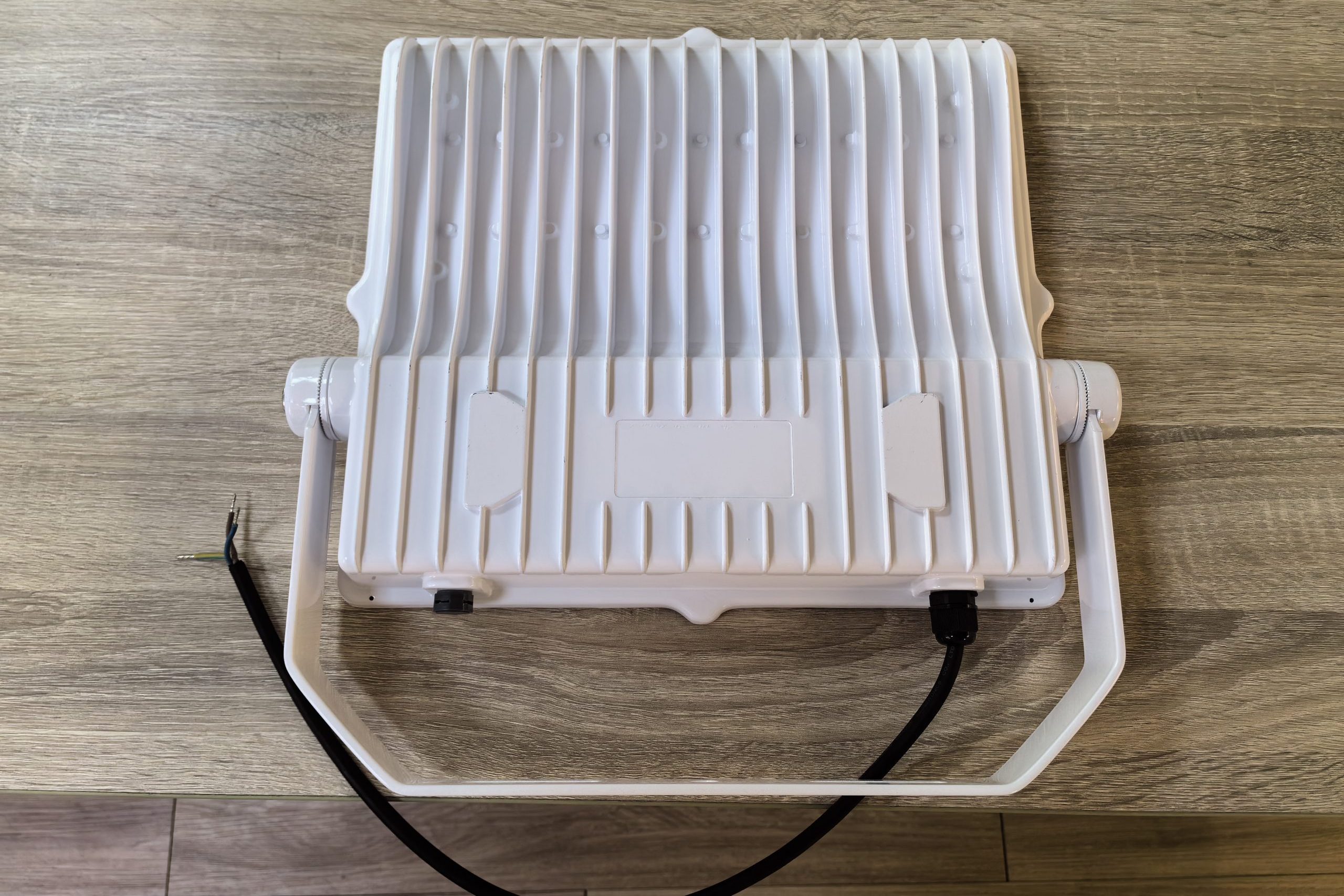MFL-S flood light back view white Heat dissipation case