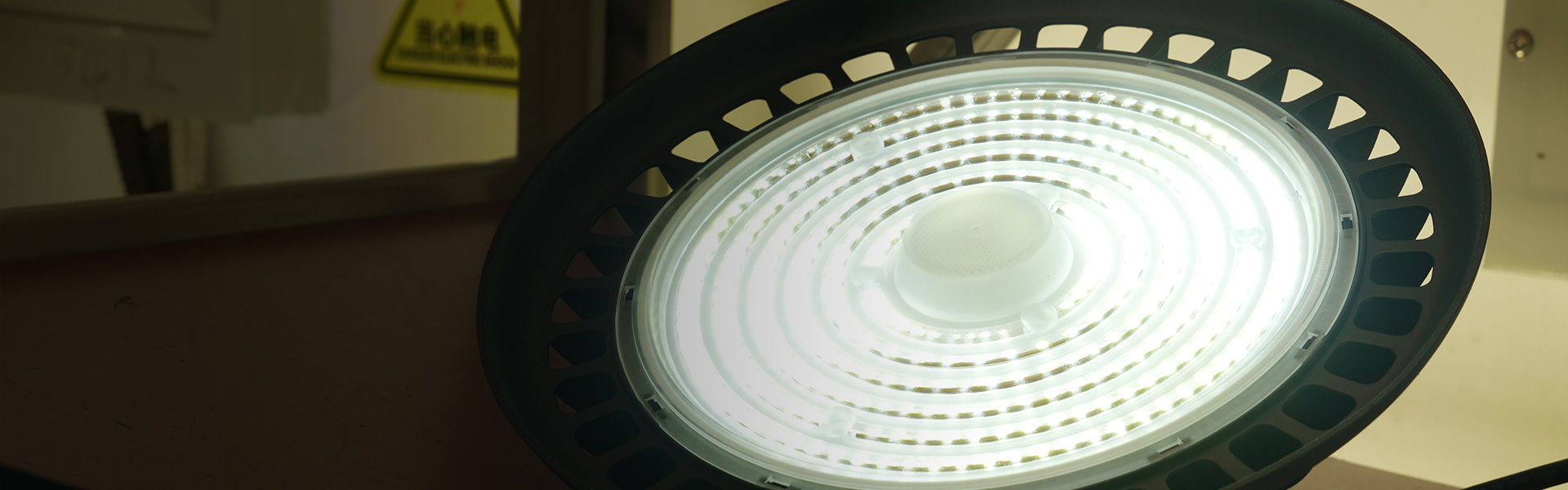 https://www.mic-led.com/wp-content/uploads/2025/07/MHB-U-Z-high-bay-light-1920x600-1.jpg