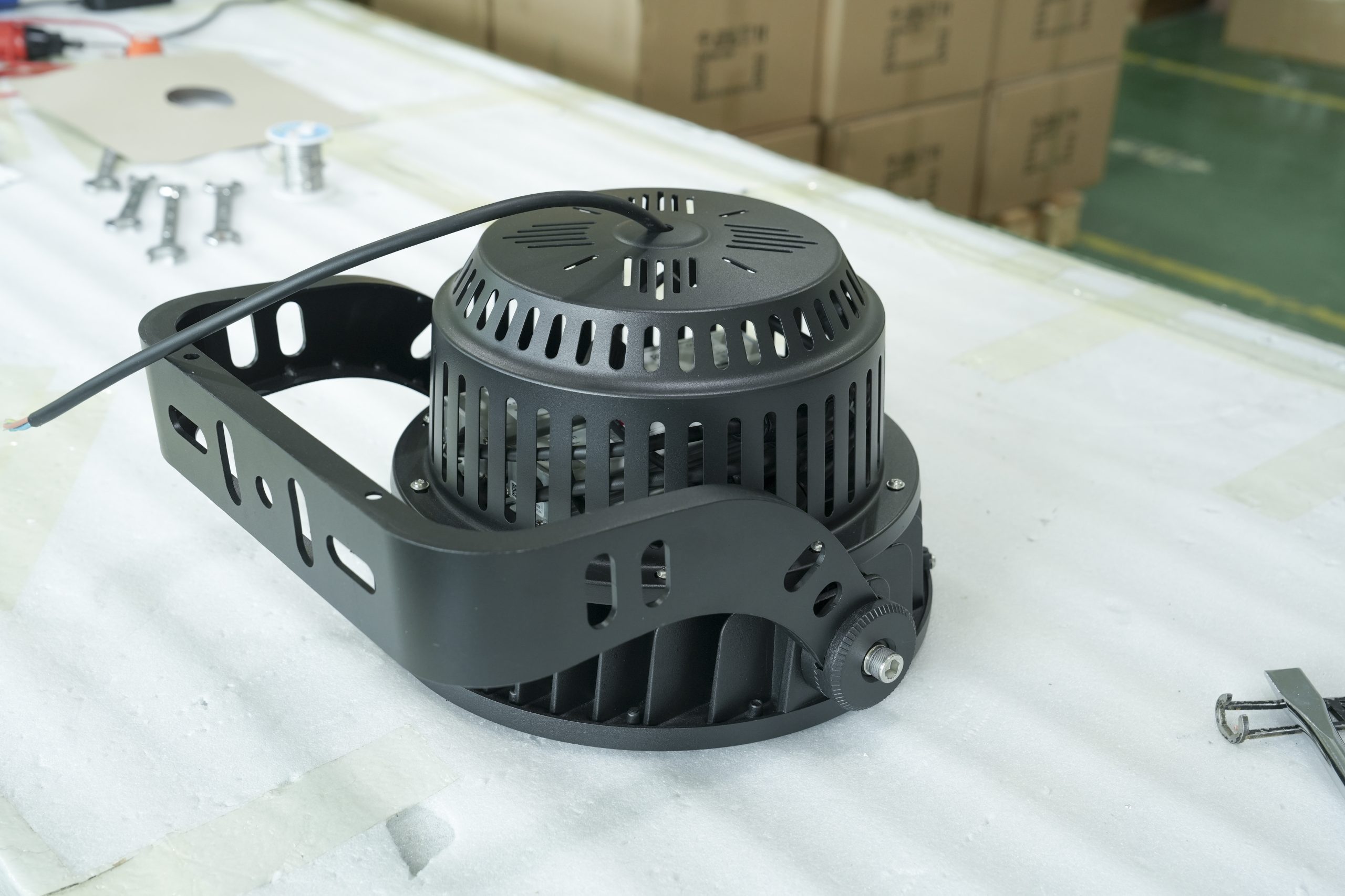 round spotlight 600w side view