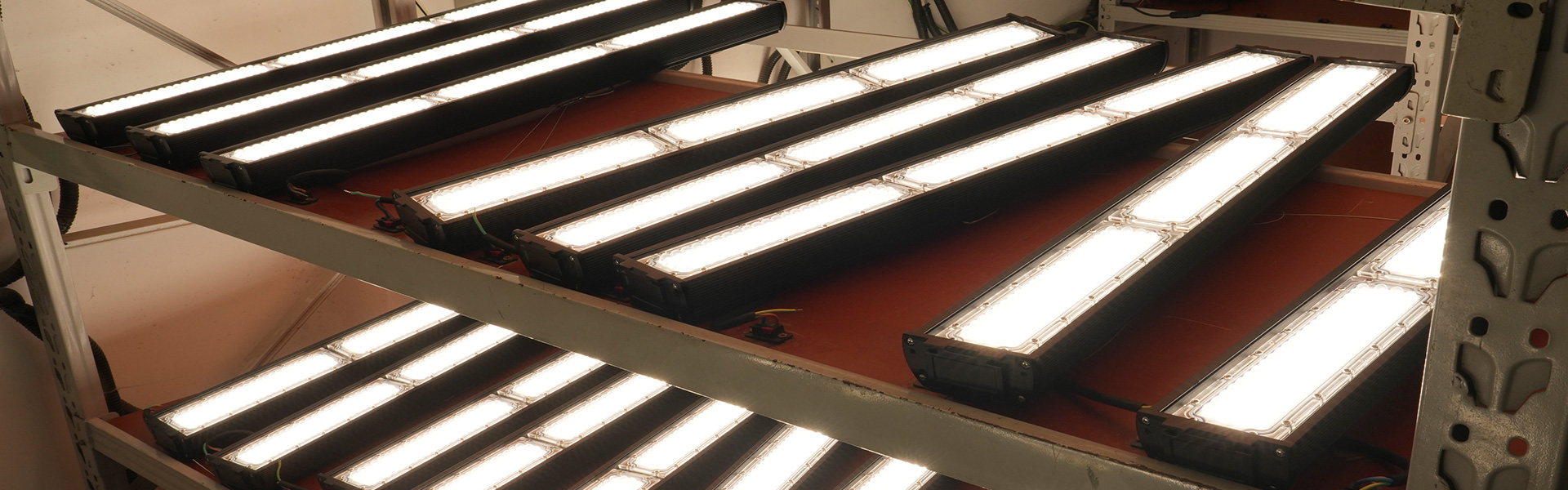 https://www.mic-led.com/wp-content/uploads/2025/07/MLL-1-linear-high-bay-light-1920x600-2.jpg