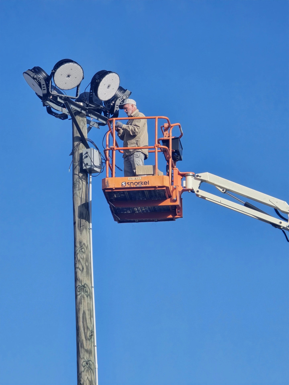 MIC R-3 Series 1000W LED Floodlight Illuminates Football Stadium in Bushnell, USA